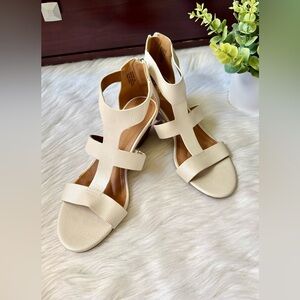 New Directions Women’s Cream Strappy Sandals Zip Back Low Heel Size 10M